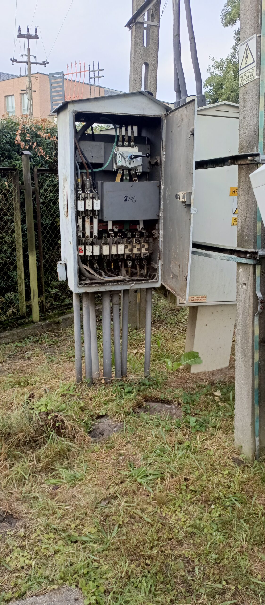 Szafa elektryczna przed modernizacją — realizacja Gold-Electric